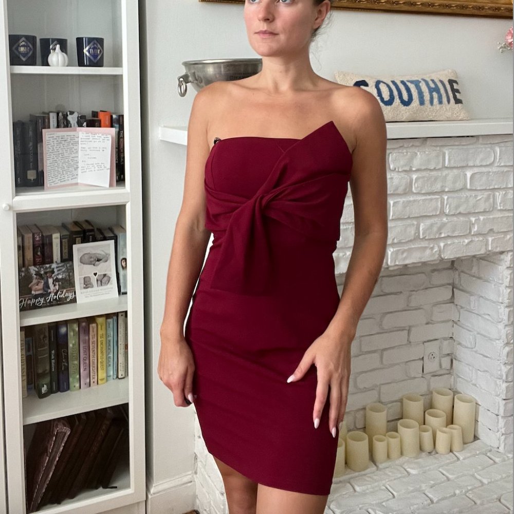LuLus Maroon Bow 'n' Arrow Burgundy Strapless Bodycon Dress